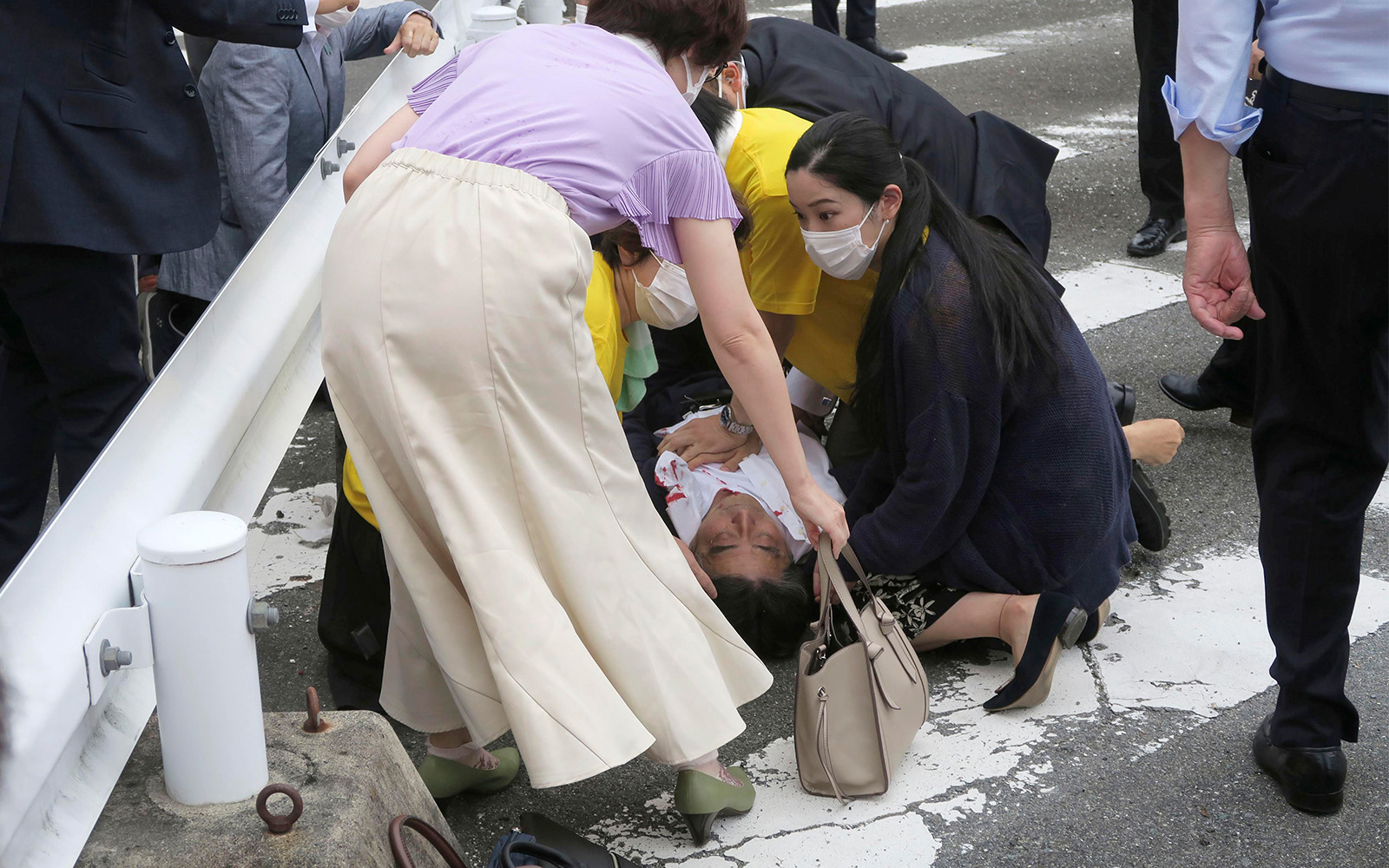 जापान के पूर्व प्रधानमंत्री शिंजो आबे को मारी गोली, हालत नाजुक