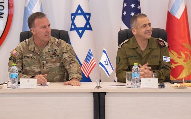 Michael Kurilla, head of the United States Central Command (left) meets with IDF chief, Aviv Kohavi, on July 17, 2022. (Israel Defense Forces)