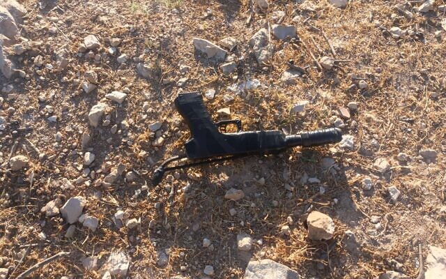 A makeshift gun caught by Israeli troops near the West Bank settlement of Migdal Oz, July 24, 2022. (Israel Defense Forces)