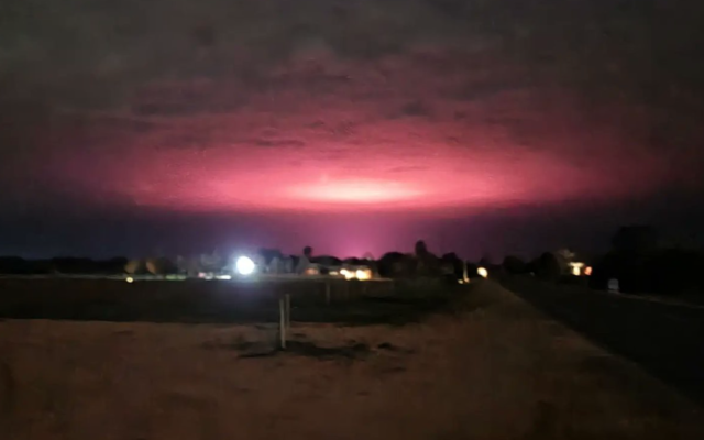 The pink sky as seen from the city of Mildura in Australia, July 21, 2022. (Screen capture/Twitter)