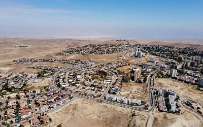 A bird's eye view of the desert city of Arad, May 2020. (Photo by Semion Lugo on Unsplash)
