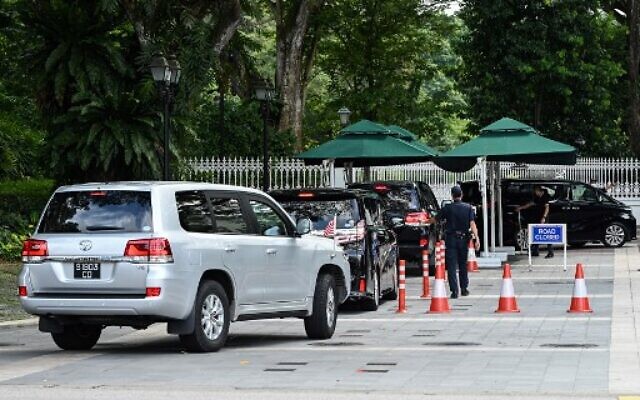 A car convoy is pictured upon US Speaker of the House Nancy Pelosi arrival at the Istana Presidential Palace in Singapore on August 1, 2022, as part of a visit to the Asia-Pacific region. (Photo by Roslan Rahman/AFP)