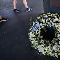 A flower wreath with the Israeli flag is seen at Erinnerungsort Olympia-Attentatat, the memorial site for the 11 Israeli athletes and German police officer killed by Palestinian terrorists at the 1972 Munich Olympics, Olympic Park in Munich, southern Germany, August 17, 2022. (INA FASSBENDER/AFP)