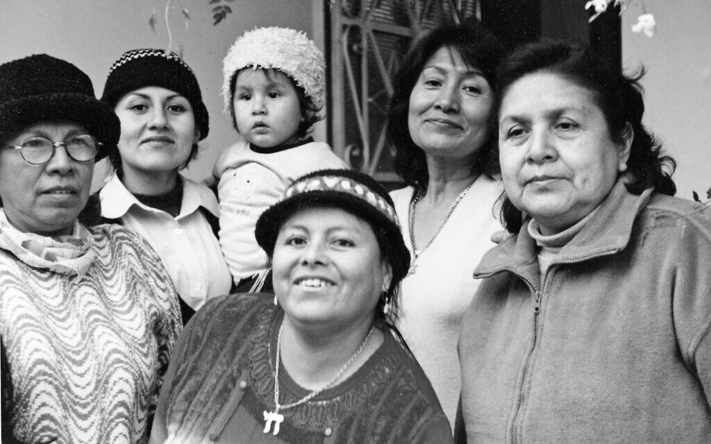 A group of Inca Jew women, Los Olivos, Lima, Peru, 2004 (Courtesy of Graciela Mochkofsky)