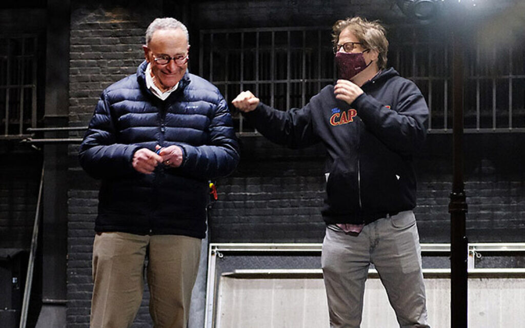 Peter Shapiro, right, on stage with Sen. Chuck Schumer in this undated photo. (Photo: Dino Perrucci)