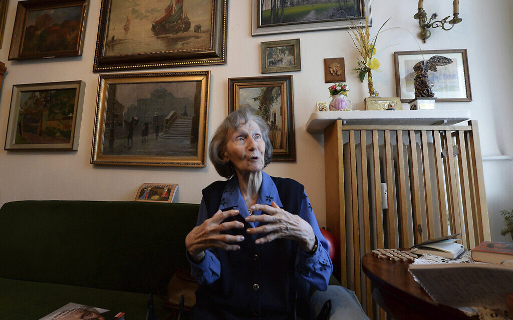 Polish Holocaust survivor and novelist Zofia Posmysz dies at 98