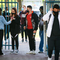 Illustrative: Israeli students at a high school in the southern city of Ashdod, November 29, 2020. (Flash90)