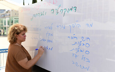 A teacher protests against the state of the education system, in Tel Aviv, May 22, 2022. (Tomer Neuberg/Flash90)