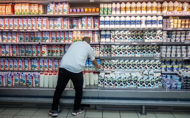 Milk and other dairy products are on display at a Rami Levy supermarket in Jerusalem on July 17, 2022. (Yonatan Sindel/Flash90)