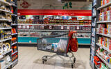 A shopping cart at the Rami Levy supermarket in Modiin on July 21, 2022. (Yossi Aloni/Flash90)