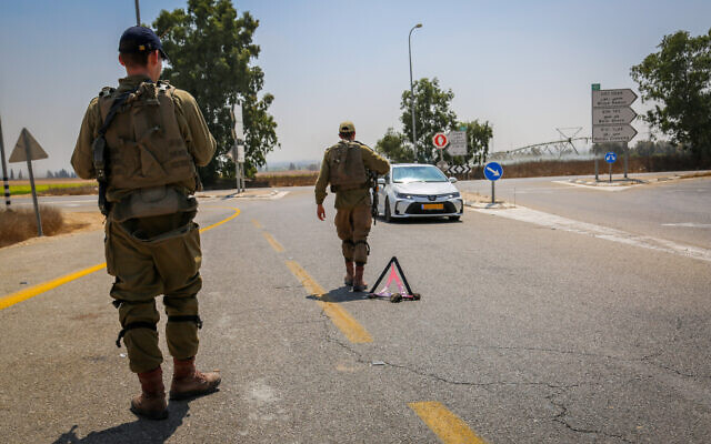 Israeli soldiers block roads near the border with the Gaza Strip on August 2, 2022. (Flash90)