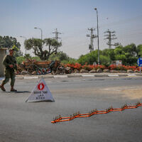Troops block roads near the border with the Gaza Strip on August 3, 2022 (Flash90)