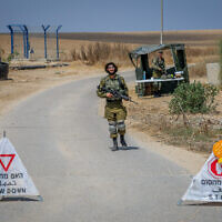 Israeli soldiers block roads near the border with the Gaza Strip on August 3, 2022. (Flash90)