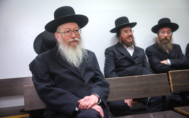 Former Minister Yaakov Litzman arrives for a court hearing as part of his plea bargain, at the Jerusalem Magistrate's Court on August 08, 2022. (Yonatan Sindel/Flash90)