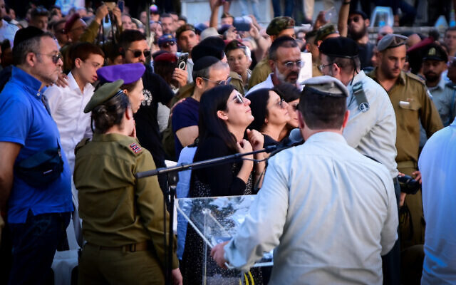 Family and friends attend the funeral of IDF soldier Nathan Fitoussi, who was killed by friendly fire near the West Bank city of Tulkarem, on August 16, 2022. (Avshalom Sassoni/Flash90)