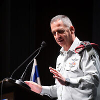 IDF Chief of Staff Aviv Kohavi speaks at a conference in Ganei Tikva, August 18, 2022. (Avshalom Sassoni/Flash90)