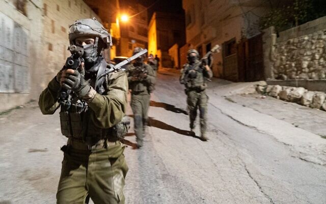 Illustrative. IDF soldiers during terror suspect arrest operations in the West Bank, August 10, 2022. (IDF)