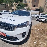Police cruisers in Jerusalem's Ramot neighborhood, where a 4-year-old boy was critically hurt after allegedly being choked by a relative, August 13, 2022. (Israel Police)