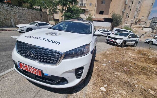 Police cruisers in Jerusalem's Ramot neighborhood, where a 4-year-old boy was critically hurt after allegedly being choked by a relative, August 13, 2022. (Israel Police)