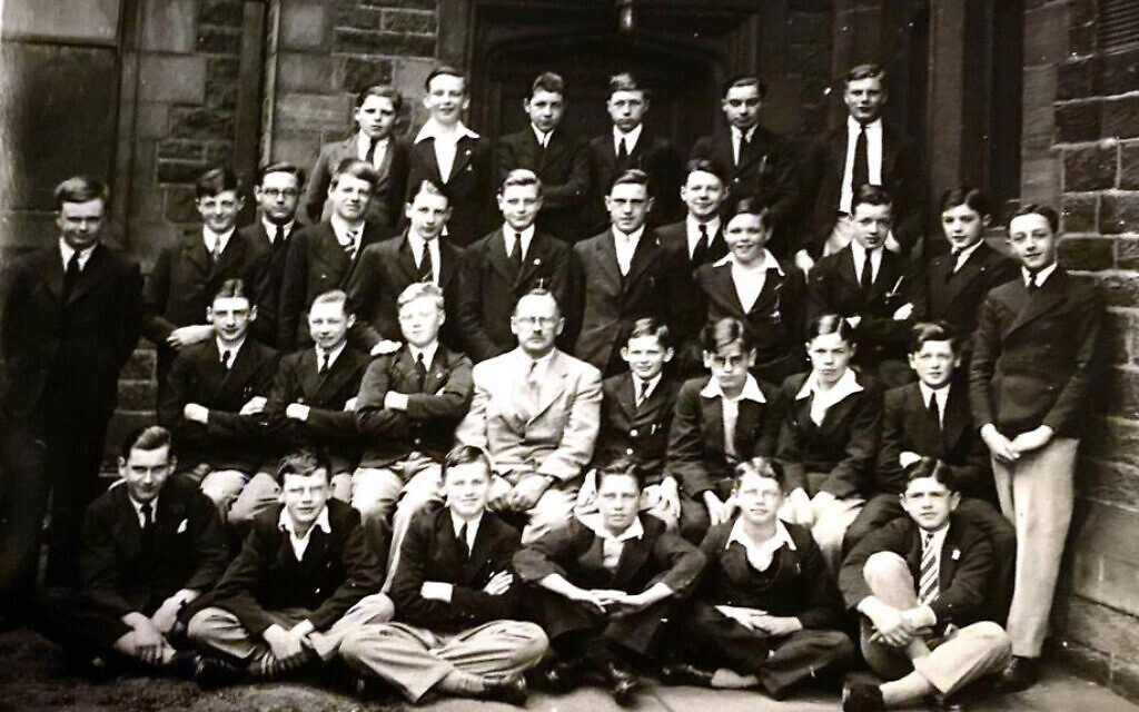 Leeds Grammar School (c. 1939). Bernard Sandler is third from left in the
second row from top. Roy Simon, the friend who convinced Sandler to join the August 1939 trip to Canada and the US, is last person on the left in front row. (Courtesy of Jonathan Sandler)