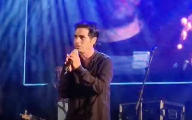 Rocker Aviv Geffen is going public with his political about-face in August 2022, performing in settlements that he previously criticized (Courtesy YouTube screengrab)