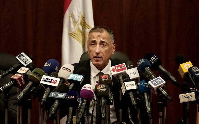 Egyptian Central Bank Governor Tarek Amer speaks during a press conference at the Central Bank of Egypt in Cairo, November 3, 2016. (AP/Nariman El-Mofty)