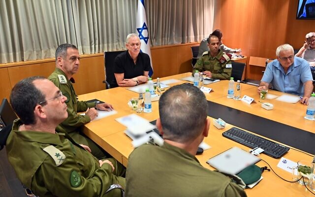 Defense Minister Beny Gantz (center) holds an assessment with military chief of staff Aviv Kohavi (right) and other officials at the IDF headquarters in Tel Aviv, August 8, 2022. (Defense Ministry)