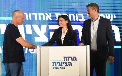 Amitai Porat (L) shakes hands with Zionist Spirit leaders Ayelet Shaked and Yoaz Hendel, Kfar Maccabiah, August 21, 2022. (Bernie Ardov / Benovitch Communications)