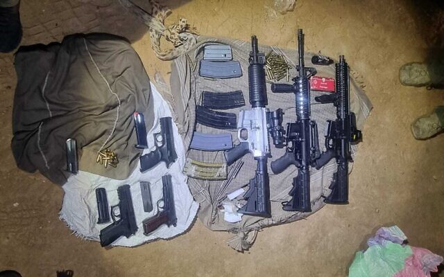 Weapons seized by security forces along the border with Jordan, August 24, 2022. (Israel Police)