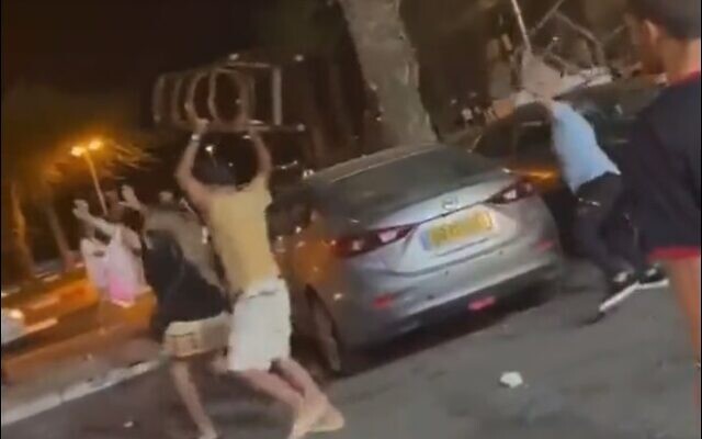 Customers wield chairs during a fight with restaurant staff in Eilat, August 14, 2022. (Screenshot)