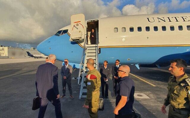 Defense Minister Benny Gantz (L) arrives in Florida on his way to CENTCOM headquarters on August 25, 2022. (Courtesy: Israeli Defense Ministry)
