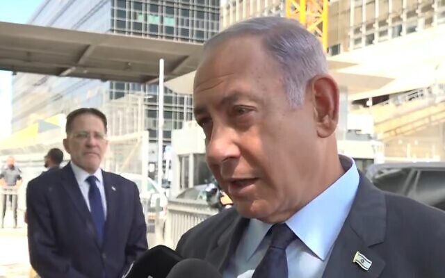 Former prime minister Benjamin Netanyahu speaks to reporters after a briefing on the Israel-Gaza conflict with Prime Minister Yair Lapid, August 7, 2022. (Channel 12 screenshot)