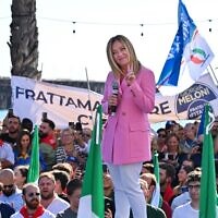 Leader of Italian far-right party 'Fratelli d'Italia' (Brothers of Italy), Giorgia Meloni flashes the victory sign as she delivers a speech on September 23, 2022 at the Arenile di Bagnoli beachfront location in Naples, southern Italy, during a rally closing her party's campaign for the September 25 general election. (Andreas Solaro/AFP)