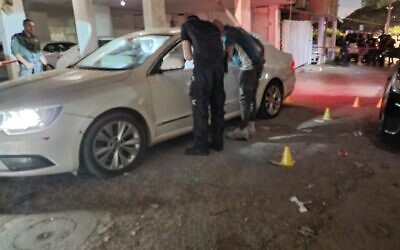 Officers at the scene of a double murder in Lod, on September 5, 2022, where a mother in her 30s and her 14-year-old daughter, a twin, were killed. The surviving twin was seriously injured. (Israel Police)