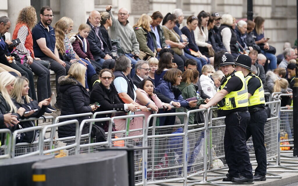 world News  Miles-long line expected as crowds build to see Queen Elizabeth II lying in state