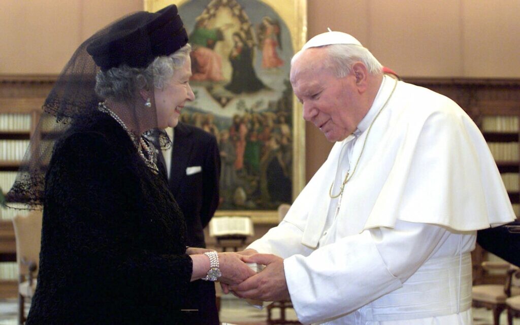 In this is Tuesday, Oct. 17, 2000 file photo, Britain's Queen Elizabeth II and Pope John Paul II meet at the Vatican (AP Photo/Alessandro Bianchi, Pool, File)