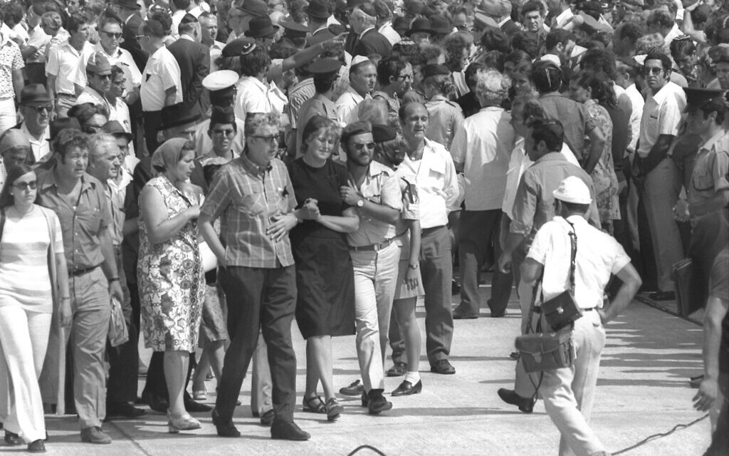 Weeping relatives of the Munich massacre arrive at the Lod Airport for a memorial service, ahead of the funeral processions at local cemeteries, September 1972. (Government Press Office)