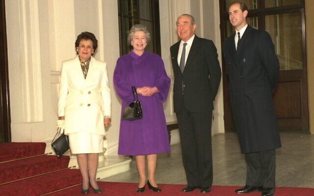 From left, Aura Herzog, Queen Elizabeth, Chaim Herzog and Prince Edward in Britain in 1993. (Ya'acob Sa'ar/GPO)