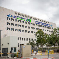 The entrance to Samson Assuta Ashdod University Hospital, in the southern Israeli city of Ashdod, on January 26, 2022. (Yossi Aloni/Flash90)