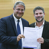 MK Itamar Ben Gvir and MK Bezalel Smotrich of Religious Zionism-Otzma Yehudit register their party for the upcoming elections at the Knesset, September 14, 2022. (Arie Leib Abrams/Flash90)