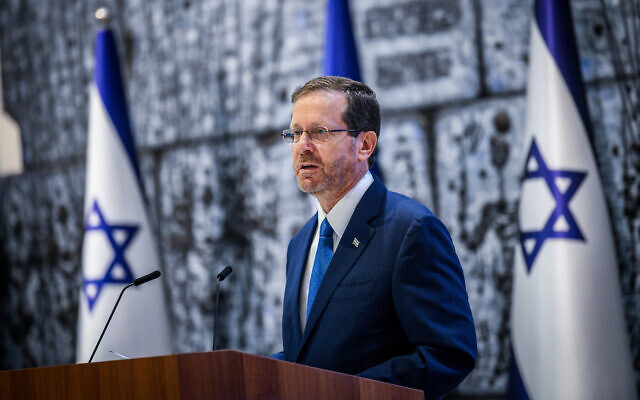 President Isaac Herzog hosts a ceremony for the upcoming Jewish holiday of Rosh Hashanah at the President's Residence in Jerusalem for representatives of the foreign diplomatic corps, September 20, 2022. (Arie Leib Abrams/Flash90)