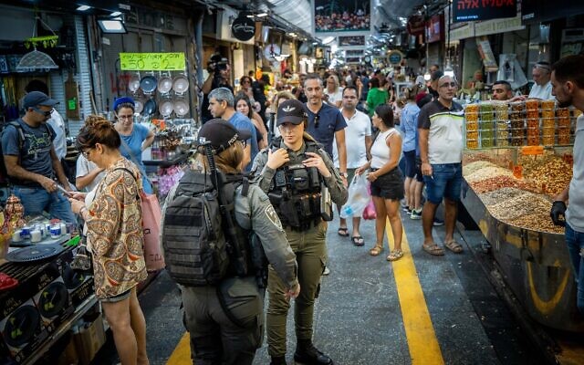 Illustrative: Border Police officers guard at the Mahane Yehuda Market in central Jerusalem, September 30, 2022. (Yonatan Sindel/Flash90)
