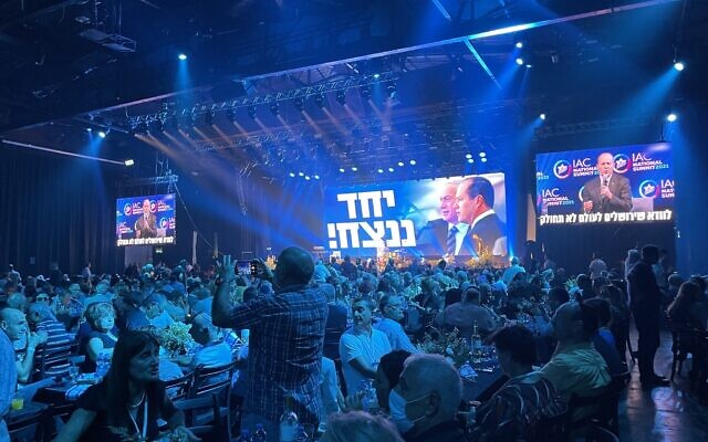 A Nir Barkat campaign event in Tel Aviv on September 19, 2022. (Carrie Keller-Lynn/ Times of Israel)