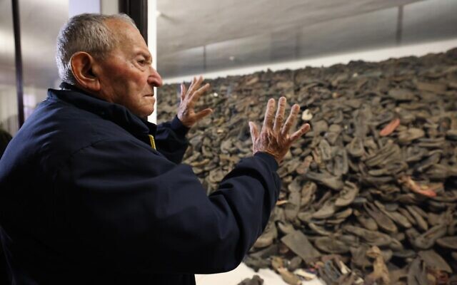 Holocaust survivor Arie Pinsker (92) inspects the collection of victims’ shoes on display at Auschwitz-Birkenau (ali Natapov/Neishlos Foundation)