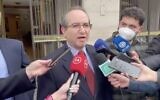 Ambassador Gil Artzyeli speaks to reporters outside Chile's foreign ministry in Santiago, after his credentials were refused by Chilean President Gabriel Boric, September 16, 2022. (Twitter screenshot, used in accordance with Clause 27a of the Copyright Law)