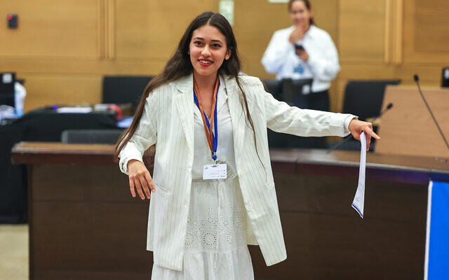Hadar Muchtar arrives to register her Fiery Youth party for the upcoming elections at the Knesset in Jerusalem, on September 15, 2022. (Yonatan Sindel/Flash90)