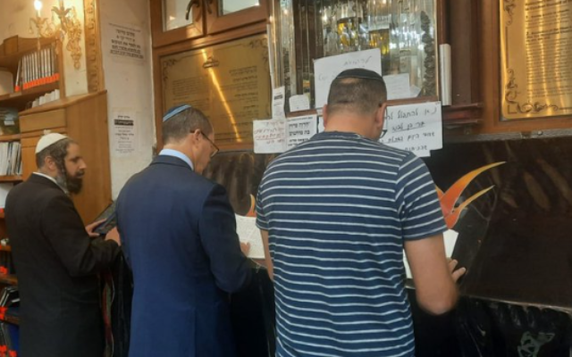 Likud MK Nir Barkat seen praying at the tomb of Rabbi Nachman of Bratslav in Uman, Ukraine, September 9, 2022. (Twitter/used in accordance with Clause 27a of the Copyright Law))