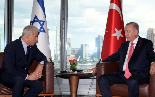 Prime Minister Yair Lapid, left, meets Turkey's Recep Tayyip Erdogan in New York, September 20, 2022. (Avi Ohayon/GPO)