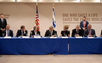 Illustrative: Prime Minister Yair Lapid (C) meets with leaders from the Jewish Federations of North America and the Conference of Presidents of Major American Jewish Organizations in New York on September 21, 2022. (Avi Ohayun/GPO)