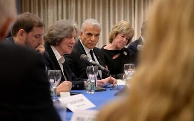 Prime Minister Yair Lapid (C) meets with leaders from the Jewish Federations of North America and the Conference of Presidents of Major American Jewish Organizations in New York on September 21, 2022. (Avi Ohayun/GPO)